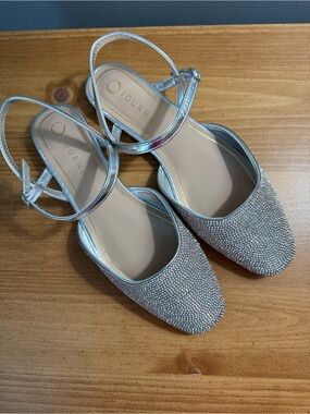 Journee Collection Silver Crystal-Embellished Pointed Flats